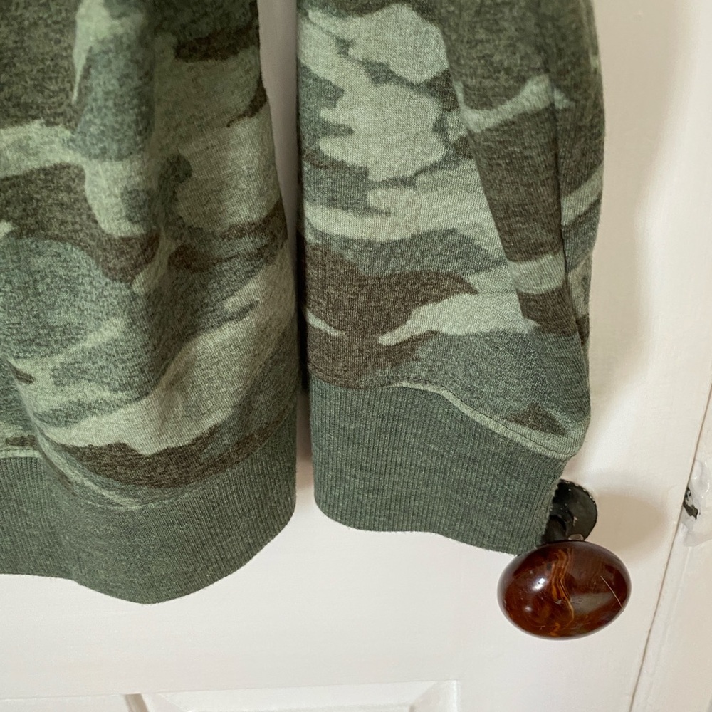 Camouflage Crew Neck Sweater - Medium - Picture 5 of 5